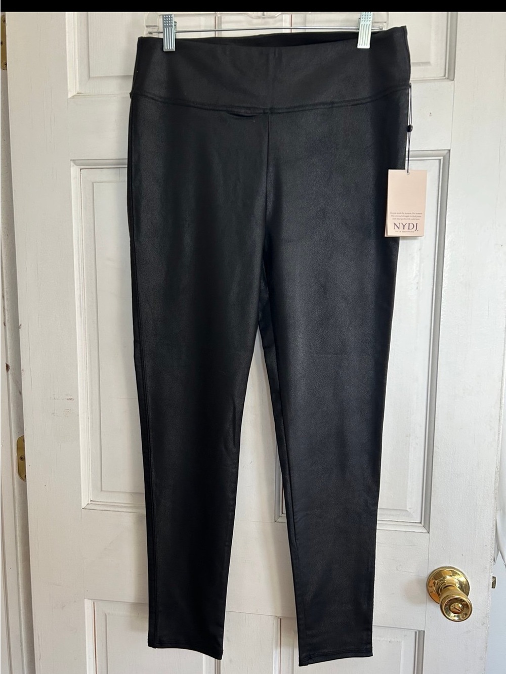 NWT NYDJ Black Coated Leather-Look Leggings. Size Medium